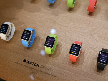 Британским министрам запретили носить Apple Watch