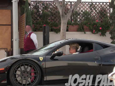 Парень на Ferrari преподал всем хороший урок - ФОТО - ВИДЕО