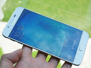 Samsung представила свой самый тонкий смартфон - ФОТО