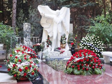 В Баку почтили память Муслима Магомаева - ФОТО