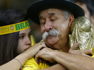 Рак убил самого известного фаната сборной Бразилии - ФОТО
