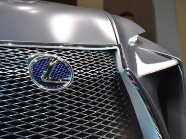 Lexus привезет в Лос-Анджелес таинственный кабриолет