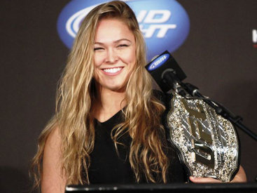 Чемпионке UFC предложили $5 млн. за съемки в порно