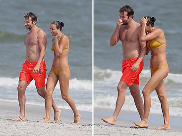 Ирина Шейк и Брэдли Купер отдались чувствам на пляже - ФОТО