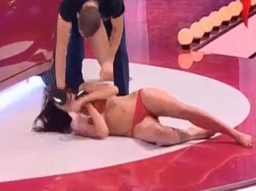 Парень разбил девушке лицо в эфире российского реалити-шоу - ФОТО - ВИДЕО