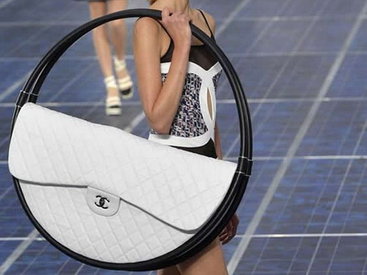 Необычная сумка-хулахуп от мирового бренда - ФОТО