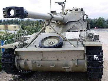 Французский АМХ-13 – танк с качающейся башней - ФОТО