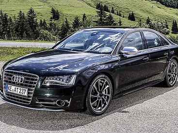 Блестящий тюнинг Audi S8 - ФОТО