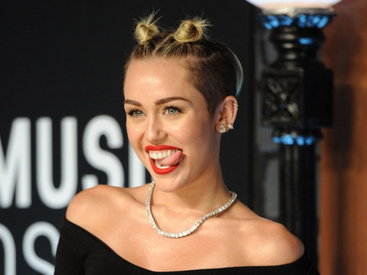 Майли Сайрус бросила Шварценеггера