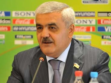"Benzinin qiyməti niyə düşmür?" sualına Rövnəq Abdullayevin cavabı