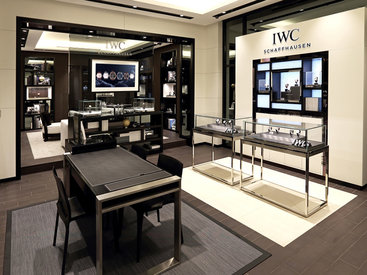 Швейцарская часовая мануфактура IWC Schaffhausen распахнула двери своего первого бутика в Баку - ФОТО