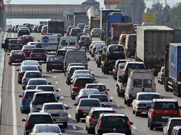 Азербайджан полностью закрыл границы для всех видов транспорта
