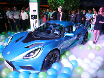 В Баку впервые в Европе презентован спортивный автомобиль Detroit Electric SP:01 - ФОТО - ВИДЕО