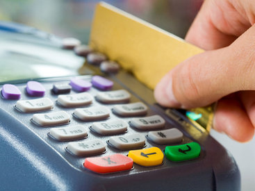 Центробанк подготовит программу по развитию безналичных расчетов