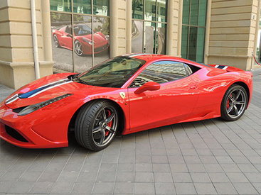 В Баку открылся первый автосалон и бутик Ferrari - ФОТО