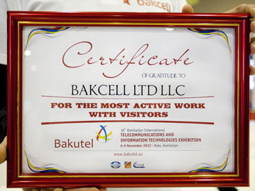 Компания Bakcell удостоилась сертификата за успешное участие в выставке BakuTel 2012