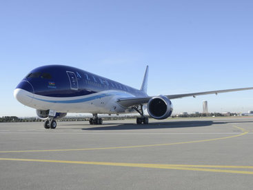 AZAL показал "Boeing-787-8" Dreamliner в Риме и Москве - ФОТО