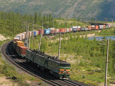 Азербайджан перехватит транзит грузов у Ирана