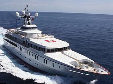 Студенты "угнали" яхту за $80 млн - ФОТО