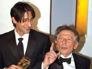 Эдриен Броуди: "Наш дедушка был классным парнем, бегал за гигантскими гориллами…" - ФОТО