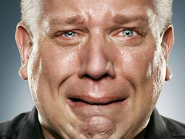 Успехи сына в учебе заставили отца плакать - ВИДЕО