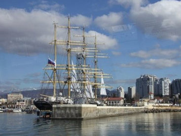 Российский парусник протаранил два корабля в Исландии