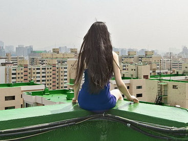 Головокружительные фотографии девушки с небоскребов - ФОТО