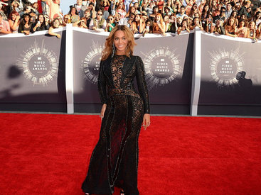 ДжейЛо, Бейонсе и все звезды на красной дорожке MTV - ФОТО