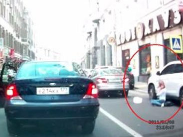 Автомобиль сбил девушку - ВИДЕО