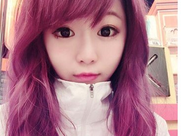 Официантка с кукольной внешностью стала богиней McDonald's - ФОТО