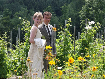 Вечные молодожены: эта пара сыграла свадьбу 52 раза - ФОТО