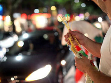 В Германии болельщиков сборной Италии закидали спагетти