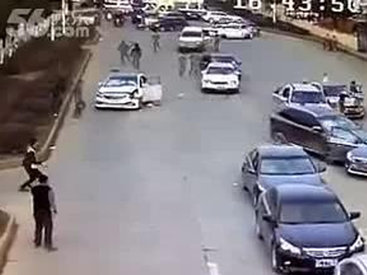 Разборки на дорогах по-голливудски - ВИДЕО