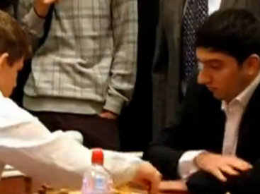 Одна из запоминающихся игр покойного шахматиста Вугара Гашимова - ВИДЕО