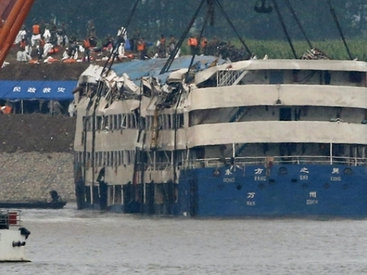 При крушении теплохода в Китае погибло 442 человека