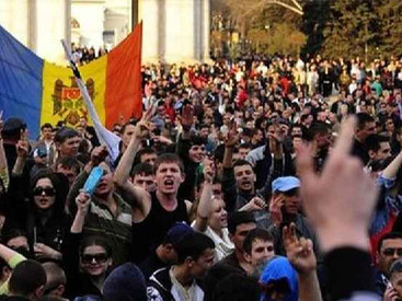 Протестующие в Молдове пикетируют госучреждения