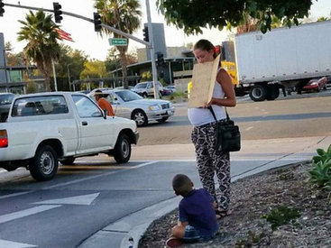 Увидев это, вы больше не будете давать деньги попрошайкам - ФОТО - ВИДЕО