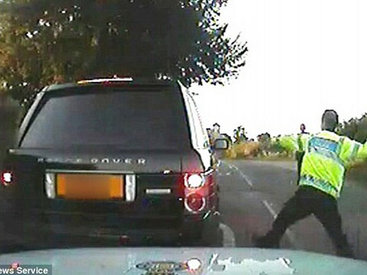 Полицейский, ставший Интернет-мемом, получил 440 000 фунтов стерлингов – ФОТО – ВИДЕО