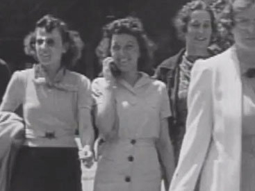 Раскрыта тайна "девушки с мобильником" на видео 1930-х гг. - ВИДЕО