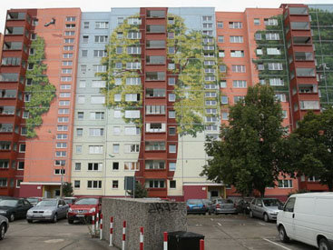 Берлинская стена: самая масштабная роспись на жилом здании - ФОТО