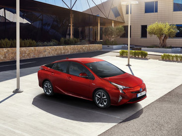 Toyota показала новое поколение культового "гибрида" - ФОТО