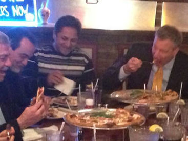 Вилка, которой мэр Нью-Йорка ел пиццу, продана за $2,5 тыс