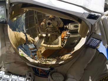 Для космических туристов разработаны скафандры