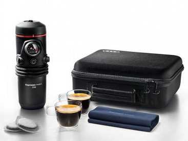 Audi встроила в свои автомобили кофемашину - ФОТО