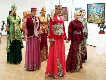 Азербайджанские платья произвели фурор на этнофестивале в России - ФОТО