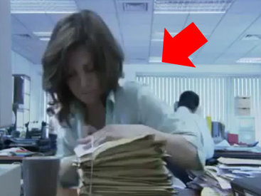 Поставила камеру перед собой и опозорилась на весь офис - ВИДЕО