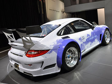 "Porsche" выпустил Facebook-мобиль - ФОТО