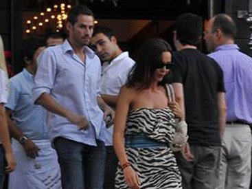 Турецкая актриса повздорила с мужем на публике - ФОТО