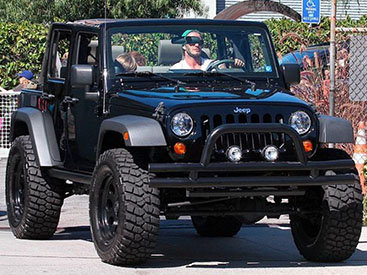 10 самых необычных автомобилей футболистов - ФОТО