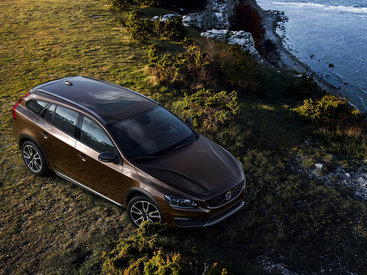 Представлен "вседорожный" Volvo V60 Cross Country - ФОТО